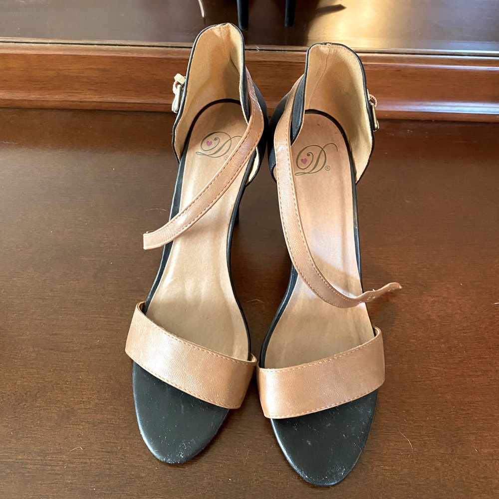 Strappy heels Black and Tan